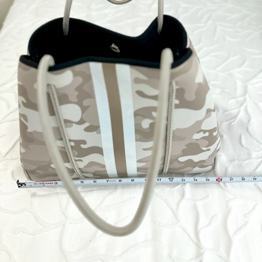 Haute Shore Neoprene Tote Cosmetic Eyeglass Wallet Wristlet Set Beach Lake - Picture 16 of 16